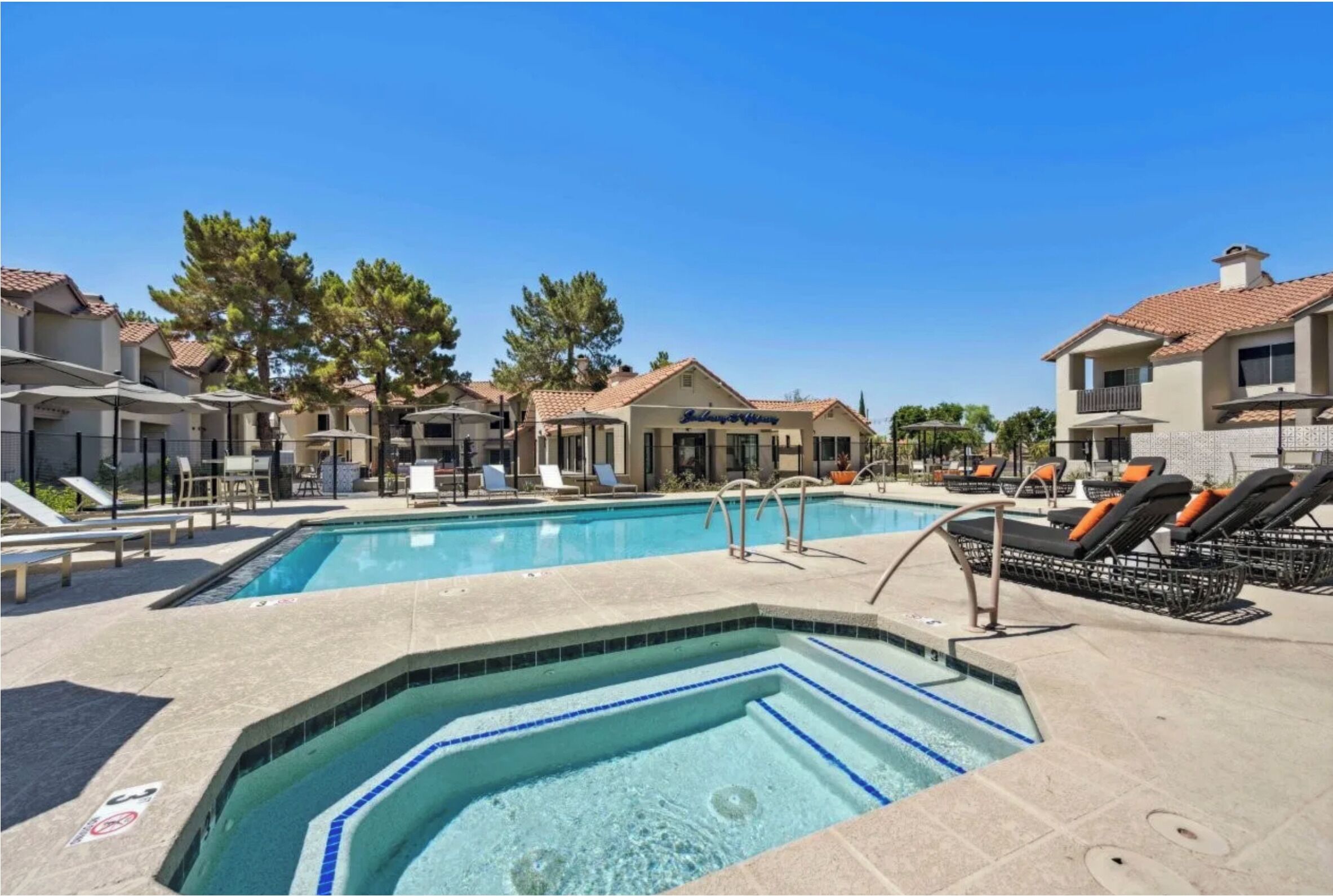 2 outdoor pools