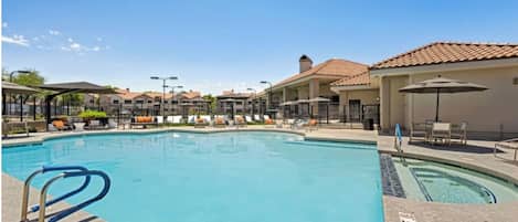 2 outdoor pools