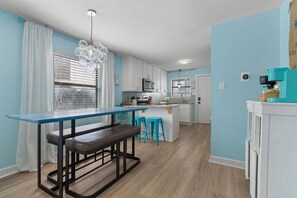 Dining - Coastal Condo Steps from the Beach (Gulf Shores)