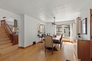 Dining - Lake City Hideaway (Coeur d'Alene)