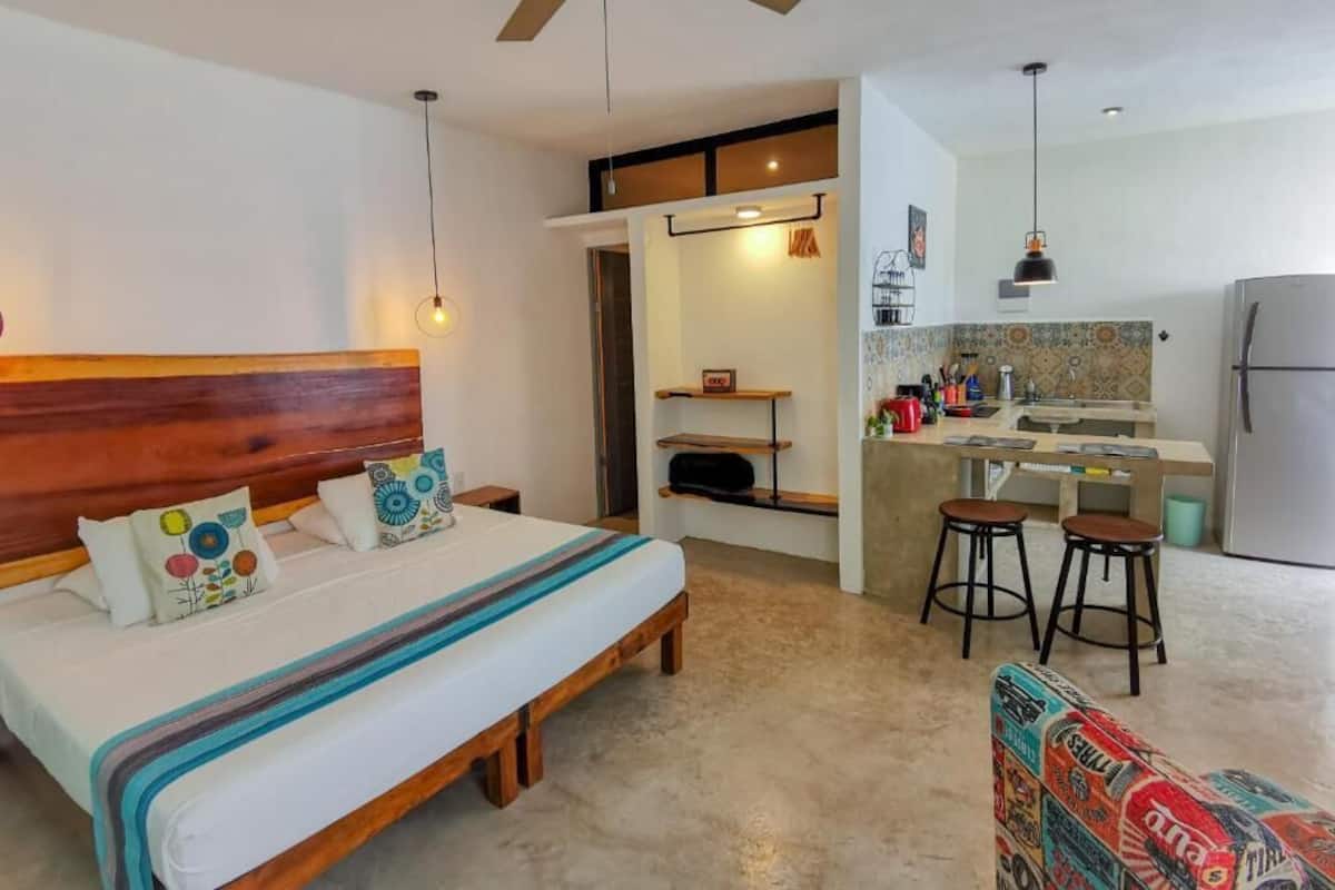 豪華開放式套房, 1 張特大雙人床