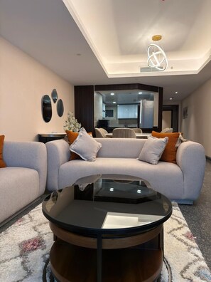 Smart TV, fireplace - Luxury hotel apartment with a charming view of the Nile and the pyramids Hilton (Cairo Governorate)