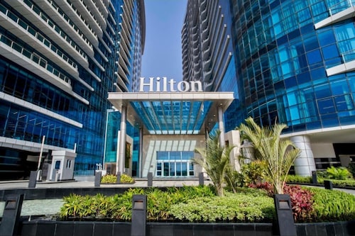 Luxury hotel apartment with a charming view of the Nile and the pyramids Hilton