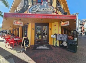 Outdoor dining - North Breeze, lake view with heated Pool (North Fort Myers)