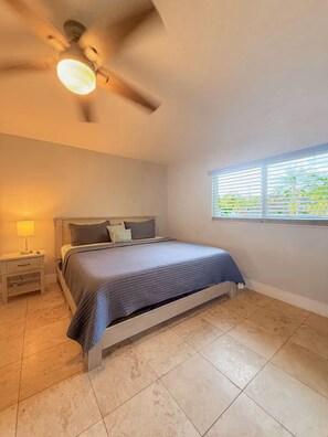 Room - North Breeze, lake view with heated Pool (North Fort Myers)