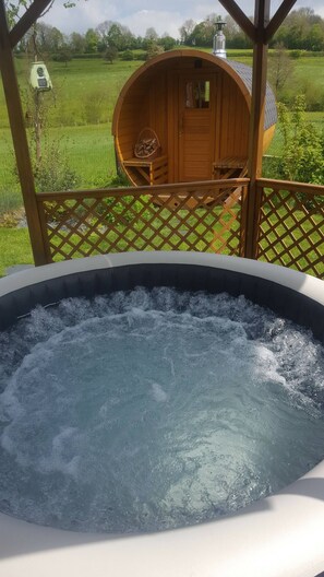 Bain à remous extérieur