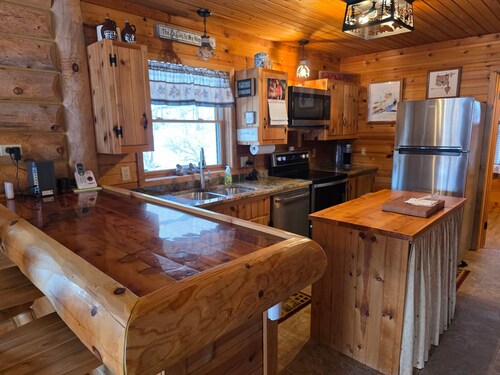 Nevrdun Retreat - 4-bedroom cabin in wonderful Viroqua with cozy charm.