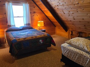 Room - Nevrdun Retreat - 4-bedroom cabin in wonderful Viroqua with cozy charm. (Viroqua)