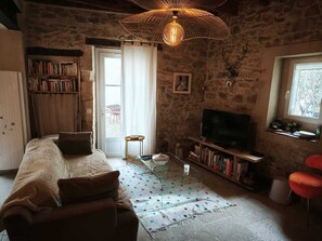 Living area - Magnificent house in Provence at the foot of the Château de Boulbon (Boulbon)