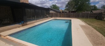 3-bedroom house in Elk City with refreshing pool 4 min from Elk City 5 Plex