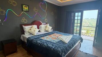 Honeymoon Suite, Balcony, Mountain View | Desk, free WiFi