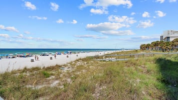 På stranden