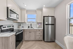 Private kitchen - Coastal  2 BR w/ Private Balcony & Lakeview (Panama City Beach)