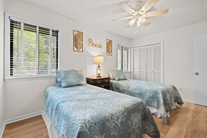 WiFi, bed sheets - Salty Clover𓇼Vintage Vibes + Modern Comfort (Oak Island)