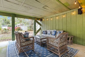 Terrace/patio - Salty Clover𓇼Vintage Vibes + Modern Comfort (Oak Island)