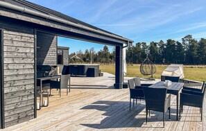 Outdoor dining - Gorgeous home in Sæby with sauna (Sæby)