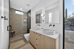 Shower, hair dryer, towels, soap - Luxury Desert Oasis - Prime Location + Indoor/Outdoor Living + Mountain Views (Cave Creek)