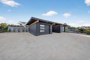 Exterior - Luxury Desert Oasis - Prime Location + Indoor/Outdoor Living + Mountain Views (Cave Creek)