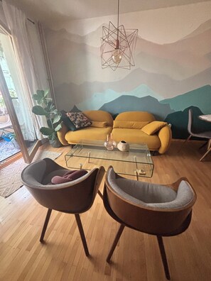 Living area - Cozy apartment in a vibrant neighborhood  with fast internet (Skopje)