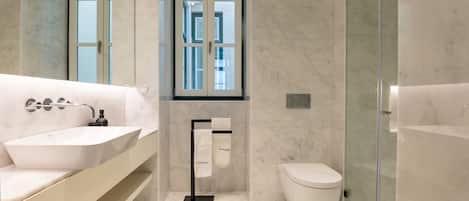 Douche, serviettes fournies