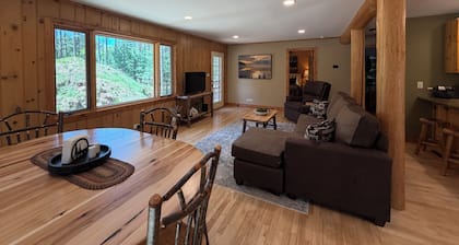 Charming 3-bedroom cabin in Woodruff perfect for relaxing getaways