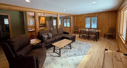Charming 3-bedroom cabin in Woodruff perfect for relaxing getaways