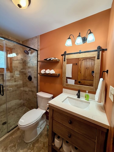 Charming 3-bedroom cabin in Woodruff perfect for relaxing getaways