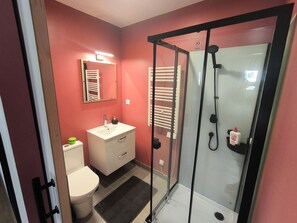 Bathroom - Vrbo Property (Argenteuil)