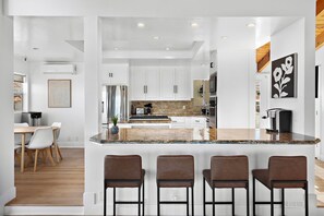 Private kitchen - Spacious 5-bedroom house in gorgeous Dana Point with AC (Dana Point)