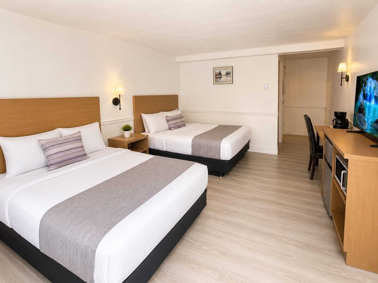 Quarto casal conforto | Escrivaninha, Wi-Fi de cortesia