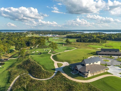 Completed Updated, Lakefront 6 Bedroom on Monkey Island