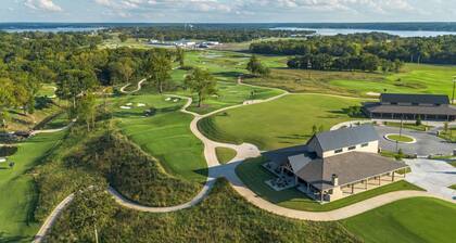 Completed Updated, Lakefront 6 Bedroom on Monkey Island
