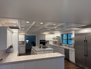 Fridge, microwave, oven, stovetop - Completed Updated, Lakefront 6 Bedroom on Monkey Island (Afton)