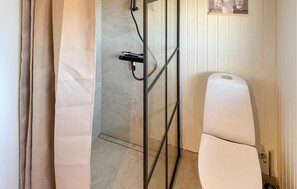 Shower - Beautiful home in Lemvig with sauna (Lemvig)