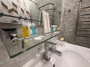 Shower, jetted tub, hair dryer, bidet - Large, Elite Apartment in charming Fergana city center (Fergana)