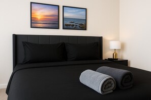 2 habitaciones, escritorio, tabla de planchar con plancha y wifi 