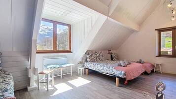 2 bedrooms, iron/ironing board, travel crib, bed sheets