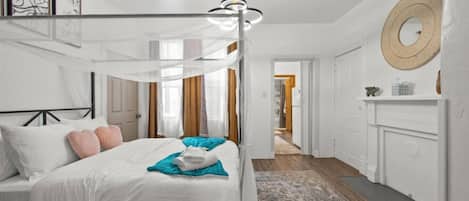 3 bedrooms, desk, iron/ironing board, WiFi