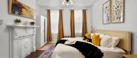3 habitaciones, escritorio, tabla de planchar con plancha y wifi