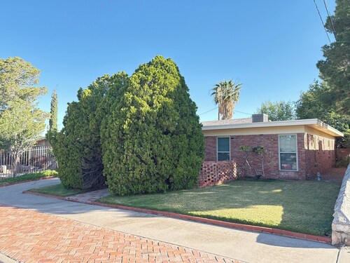 Cozy 3-Bedroom Westside Home Near UTEP - Sleeps 8 With Private Backyard