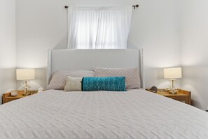 Room - Private Pool Paradise 2 Bed House in St. Pete - Relax in Your Own Backyard Oasis (St. Petersburg)