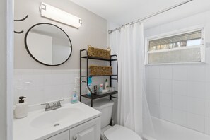 Towels, toilet paper - Private Pool Paradise 2 Bed House in St. Pete - Relax in Your Own Backyard Oasis (St. Petersburg)