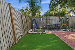 Property grounds - Private Pool Paradise 2 Bed House in St. Pete - Relax in Your Own Backyard Oasis (St. Petersburg)