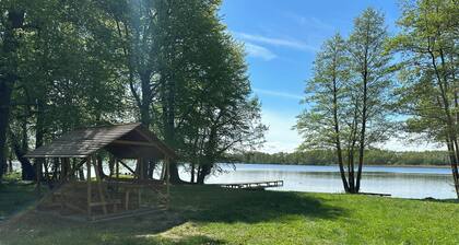 Idyllische Lage - Ferienhaus für Familien mit Hund 1 Std. vor Berlin am See.
