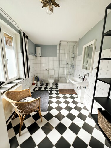 Idyllic location - vacation home for families with dogs 1 hour from Berlin on the lake.