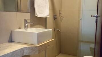 Bathtub, free toiletries, hair dryer, towels
