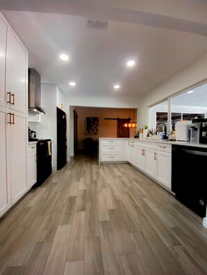 Private kitchen - Tropical Getaway (Lehigh Acres)