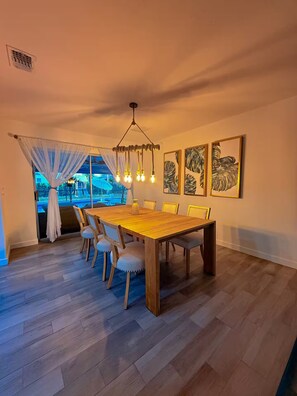 Dining - Tropical Getaway (Lehigh Acres)