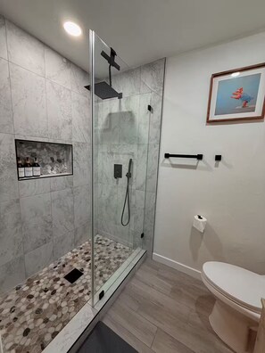 Hair dryer, towels, soap, shampoo - Tropical Getaway (Lehigh Acres)