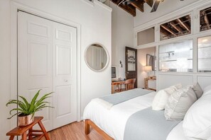 3 slaapkamers, een strijkplank/strijkijzer, wifi, beddengoed
